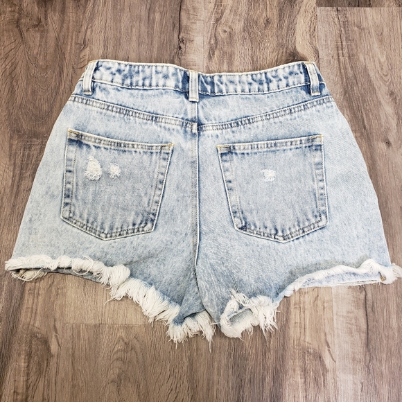 Ban.jara Women's 5 / 26 (28) High Rise Distressed Raw Hem Light Wash Jean Shorts - Picture 5 of 6